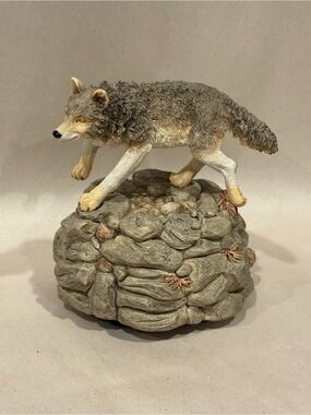Westland Grey Wolf Vintage Wind-Up Music Box Figurine P302 Free As‎ The Wind